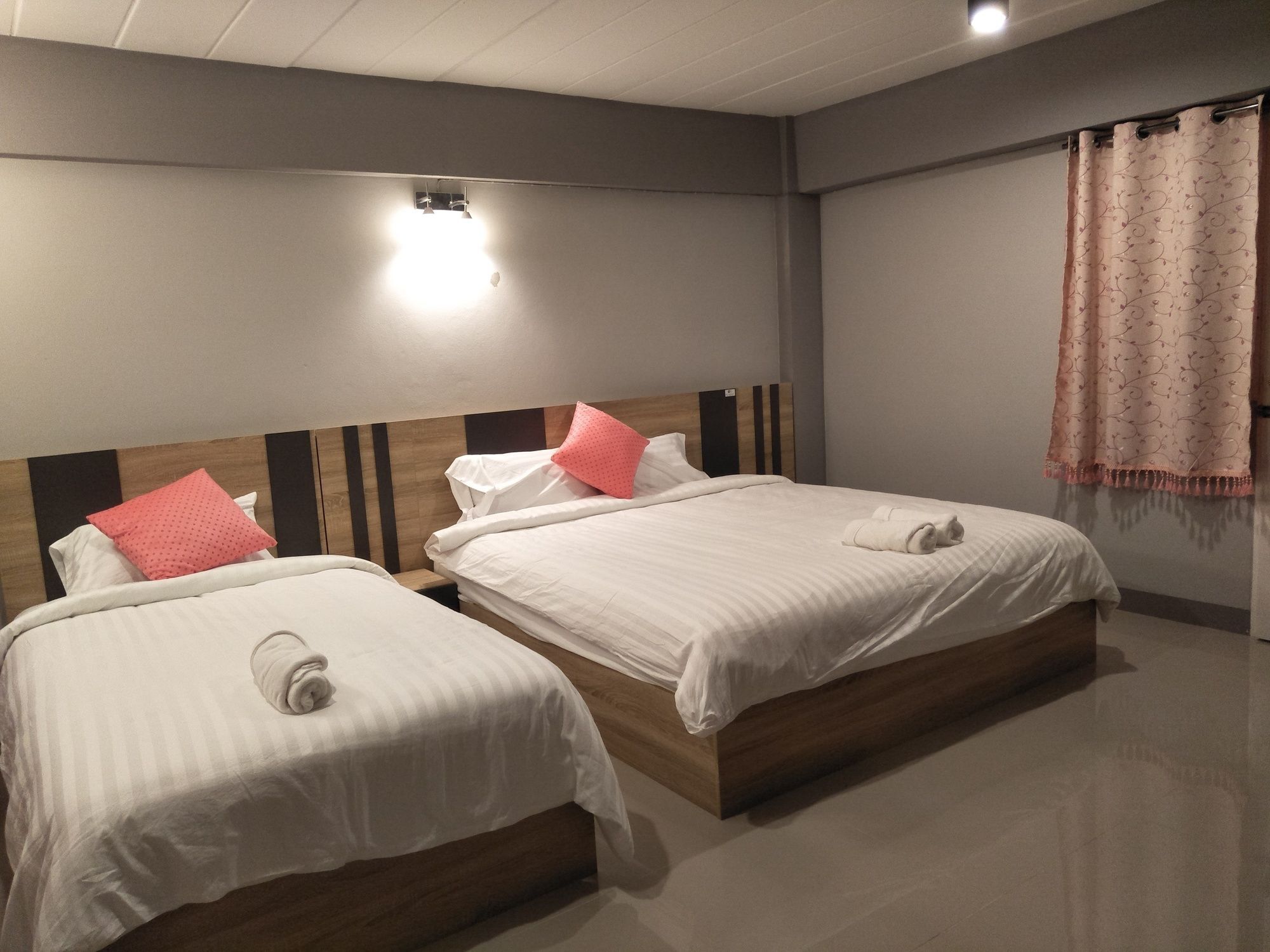 Rinrada Place Hotel Ubon Ratchathani Buitenkant foto